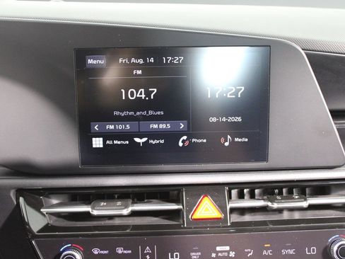 Used 2025 Kia Niro LX FWD image 13