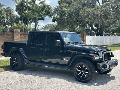 Used 2021 Jeep Gladiator Overland AWD/4WD image 5