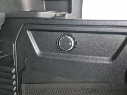 Used 2023 Land Rover Defender 110 V8 image 9