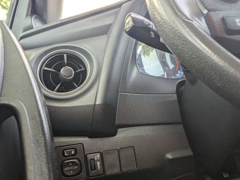 Used 2019 Toyota Corolla LE FWD image 16