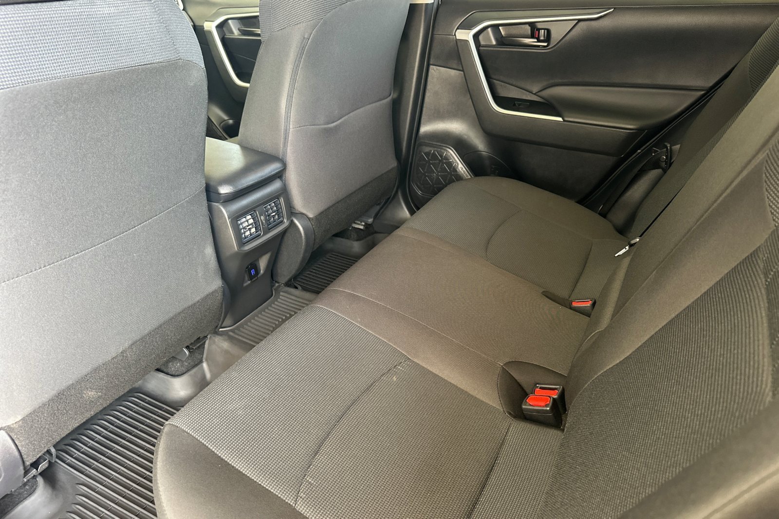 Used 2025 Toyota RAV4 LE FWD image 11