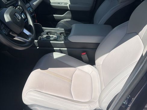 Used 2024 Honda Pilot EX-L image 2