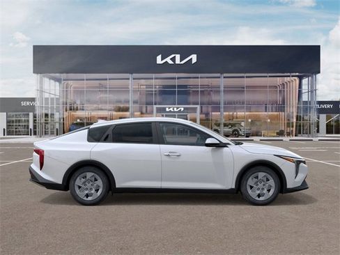 New 2025 Kia K4 LX image 7