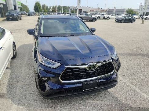 Used 2022 Toyota Highlander Limited AWD/4WD image 16