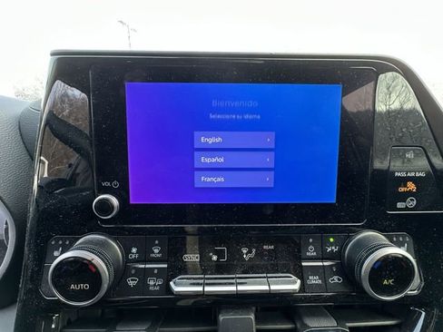 Used 2024 Toyota Highlander XLE image 22