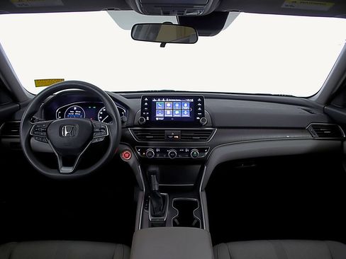 Used 2018 Honda Accord EX image 13