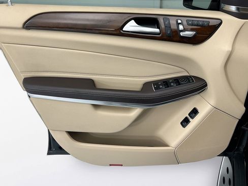 Used 2019 Mercedes-Benz GLS 550 4MATIC image 23