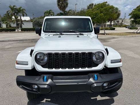 Used 2024 Jeep Wrangler Unlimited AWD/4WD image 11