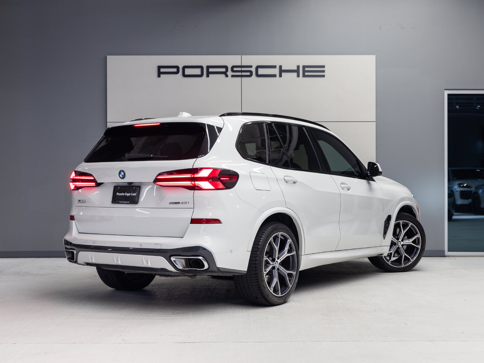 Used 2025 BMW X5 sDrive40i w/ M Sport Package RWD image 7