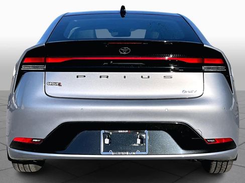 Used 2025 Toyota Prius XLE image 5