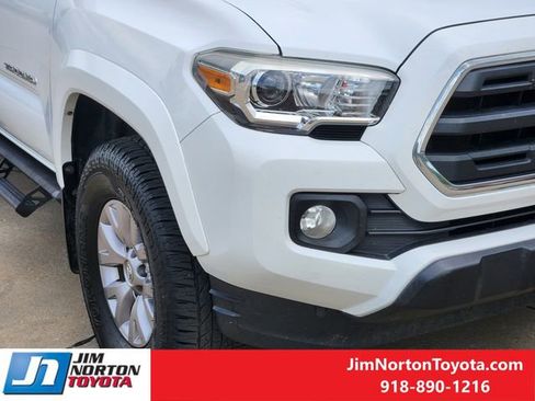 Used 2017 Toyota Tacoma SR5 w/ Tow Package image 10