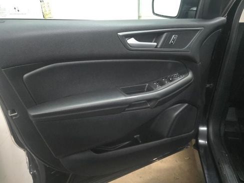 Used 2020 Ford Edge SE FWD image 16