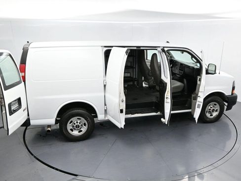 Used 2018 GMC Savana 2500 w/ Enhanced Convenience Package RWD image 34