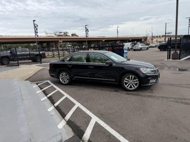 Used 2017 Volkswagen Passat 1.8T SEL Premium FWD image 18