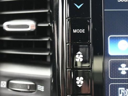 Used 2023 RAM 1500 Laramie image 25