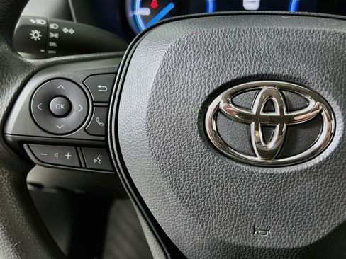 Used 2025 Toyota RAV4 LE AWD/4WD image 19