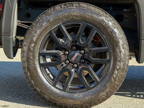 Used 2024 GMC Sierra 1500 AT4 w/ Technology Package image 17