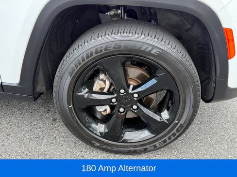 Used 2023 Jeep Grand Cherokee Altitude AWD/4WD image 15