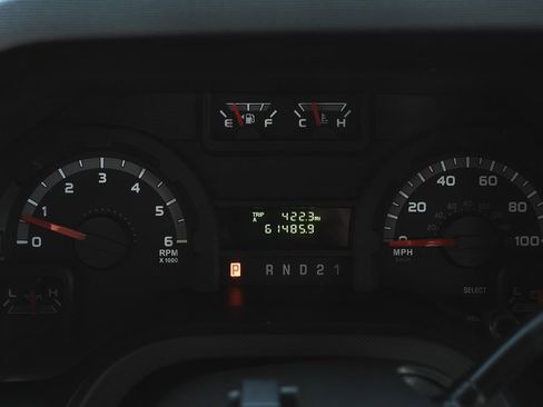 Used 2014 Ford E-150 and Econoline 150 w/ Power Group image 18