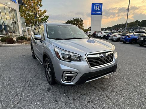 Used 2021 Subaru Forester Touring image 2