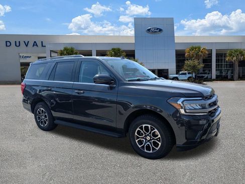 Used 2024 Ford Expedition XLT AWD/4WD image 2