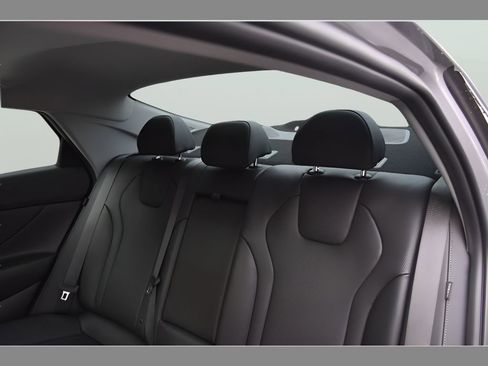 New 2026 Hyundai Elantra Limited FWD image 28