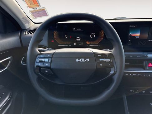 Used 2025 Kia K4 FWD image 16