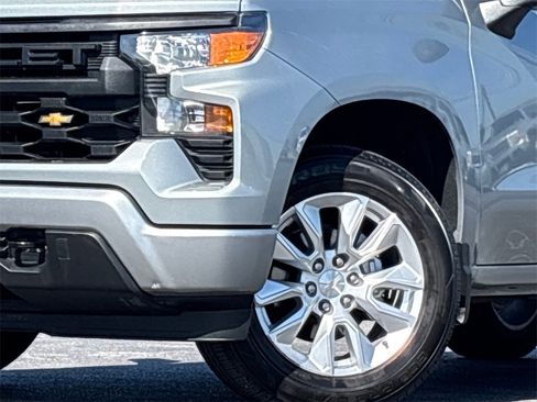 Used 2024 Chevrolet Silverado 1500 Custom image 2