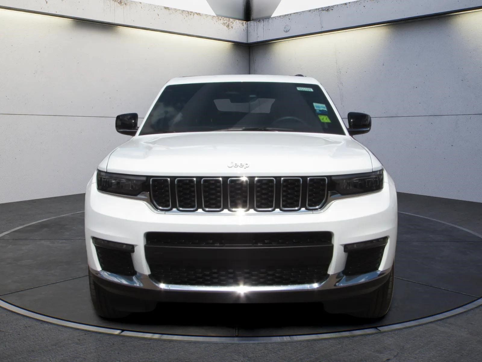 Used 2025 Jeep Grand Cherokee L Limited AWD/4WD image 3