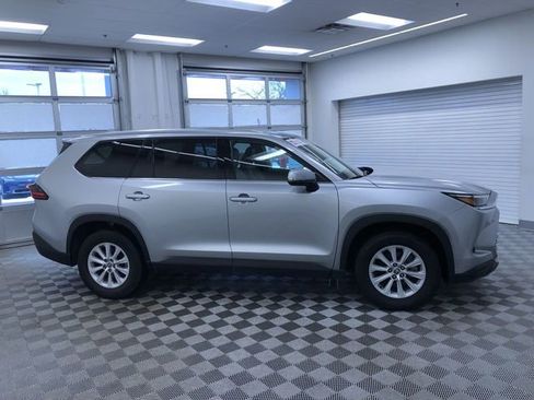 Certified 2025 Toyota Grand Highlander AWD image 36