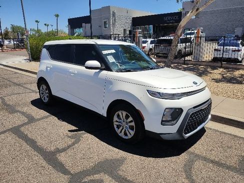 Certified 2021 Kia Soul LX FWD image 3