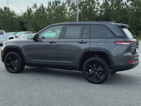 Used 2023 Jeep Grand Cherokee Altitude AWD/4WD image 6