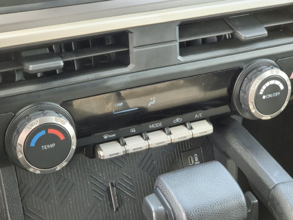 Used 2024 Toyota Tacoma SR5 AWD/4WD image 19