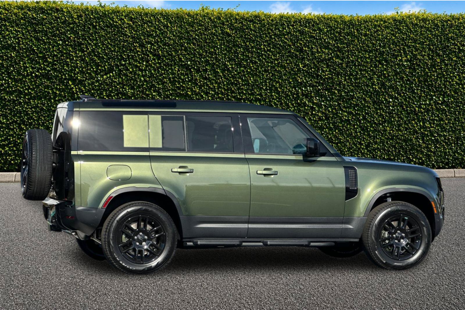 New 2026 Land Rover Defender 110 S AWD/4WD image 7