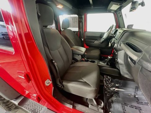 Used 2018 Jeep Wrangler Unlimited Sport S AWD/4WD image 28