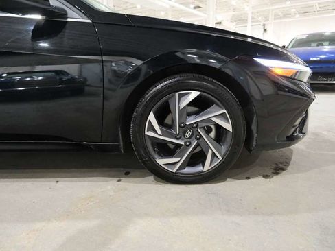 Used 2025 Hyundai Elantra SEL image 14