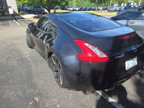 Used 2016 Nissan 370Z Coupe RWD image 3