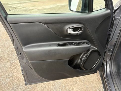 Used 2023 Jeep Renegade Altitude w/ Convenience Group I image 9