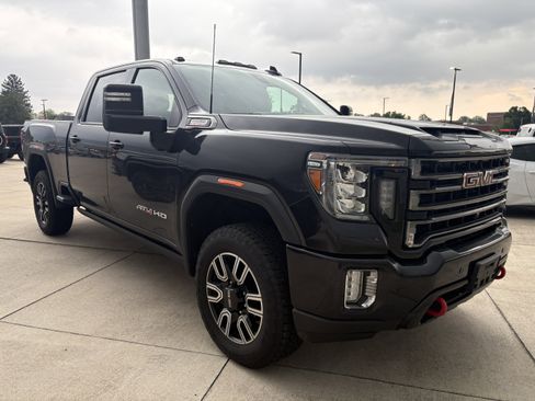 Used 2022 GMC Sierra 2500 AT4 w/ AT4 Premium Plus Package AWD/4WD image 3