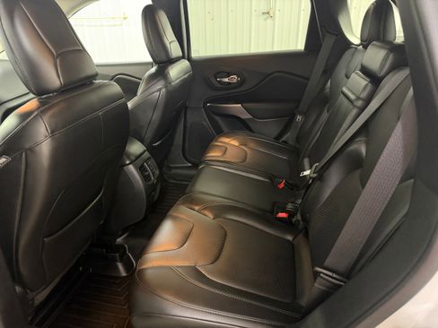 Used 2019 Jeep Cherokee Limited w/ Technology Group AWD/4WD image 13