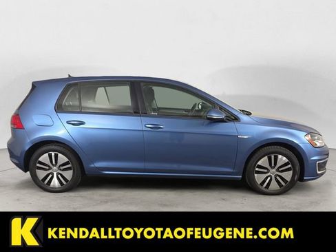 Used 2016 Volkswagen e-Golf SE w/ DC Fast Charging Package FWD image 4