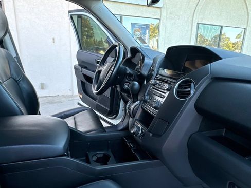 Used 2014 Honda Pilot Touring image 22