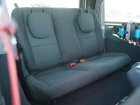 Used 2018 Jeep Wrangler Rubicon AWD/4WD image 12
