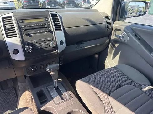 Used 2011 Nissan Frontier SV w/ SV Premium Utility Pkg AWD/4WD image 11