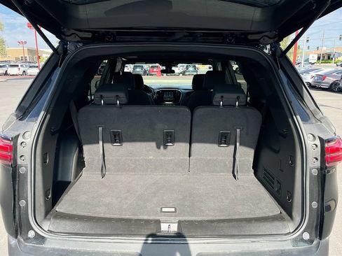 Used 2023 Chevrolet Traverse LT FWD image 24