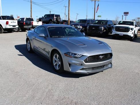 Used 2021 Ford Mustang Coupe image 3