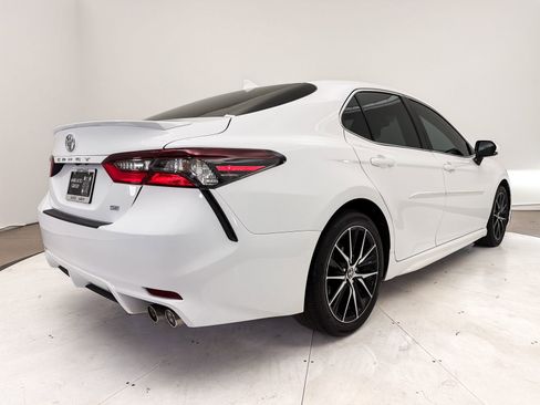 Used 2024 Toyota Camry SE w/ Audio Upgrade Package image 16