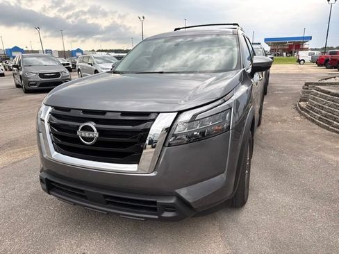 Used 2025 Nissan Pathfinder SV w/ SV Premium Package AWD/4WD image 3