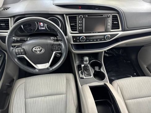 Used 2019 Toyota Highlander Plus w/ Protection Package #3 AWD/4WD image 22