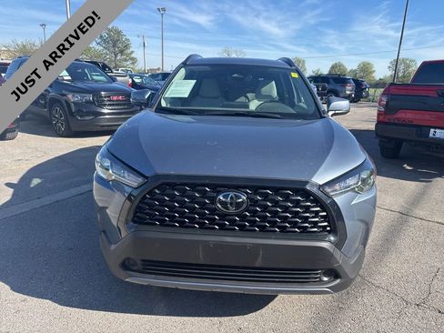 Used 2024 Toyota Corolla Cross LE w/ Moonroof Package image 2
